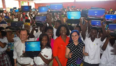 En Buenaventura, por primera vez los computadores van para la casa de los estudiantes