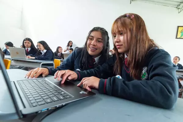 Tecnolog&iacute;as para Aprender abre convocatoria para entregar computadores port&aacute;tiles a estudiantes de grado und&eacute;cimo (11&deg;) de Escuelas Normales Superiores
