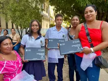 Entrega de computadores en Pácora