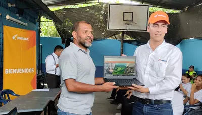 Entrega del convenio Primax en Girón