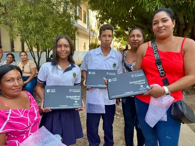 Entrega de 1.208 computadores en Codazzi, Gamarra y San Juan del Cesar