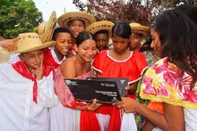 Entrega de computadores en Apartadó, Antioquia