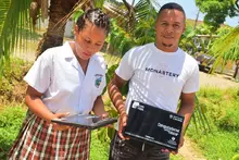 Entrega de computadores en Apartadó, Antioquia