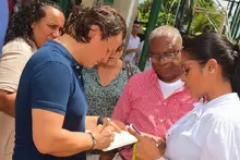 Entrega de computadores en Apartadó, Antioquia