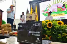 Entrega de Computadores en San Onofre