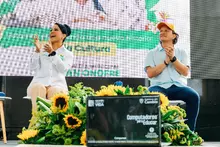 Entrega de Computadores en San Onofre