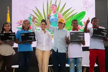 Entrega de Computadores en San Onofre