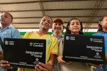 Entrega de Computadores en San Onofre