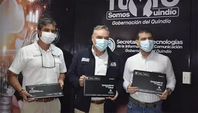 Estudiantes de Quindío reciben computadores para alternancia educativa