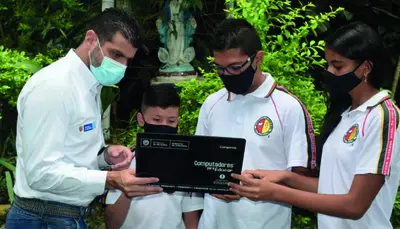 Comprados cerca de 6 mil computadores nuevos para los niños de Antioquia: Karen Abudinen, ministra TIC