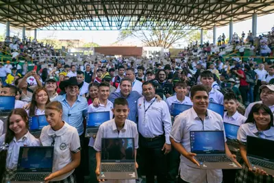 Mauricio Lizcano entregará computadores en Caldas y Risaralda antes de dejar el Ministerio de las TIC