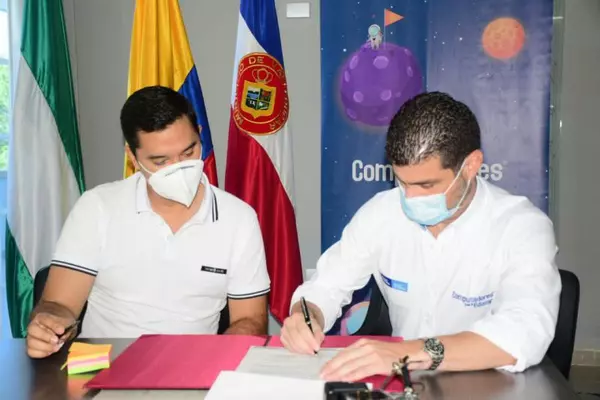 Director de computadores para educar y alcalde de Valledupar firman convenio