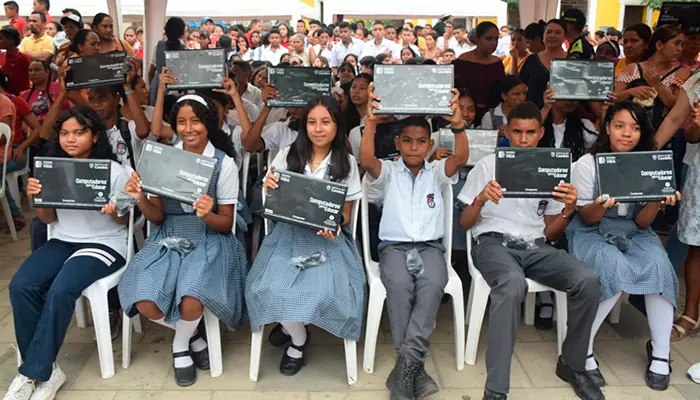 "Un computador para llevar a mi casa, es lo más bacano": Nicole Berdugo, estudiante