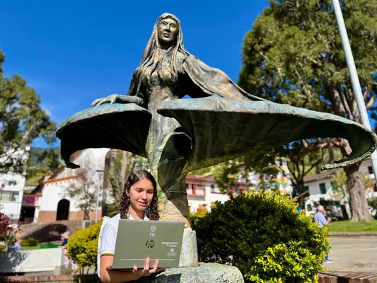 Llegaron computadores de última generación para transformar la educación de estudiantes del Cauca, Valle, Eje Cafetero, Santander y Casanare