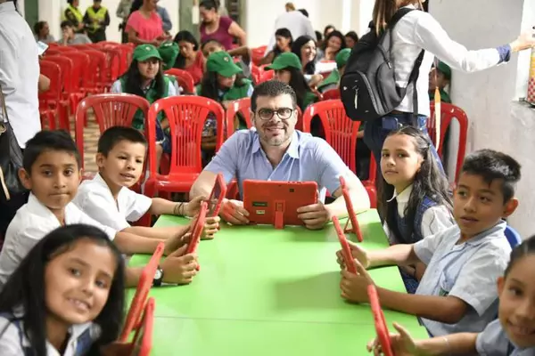 MinTIC entregó 100 equipos para educar a estudiantes de Barichara (Santander)